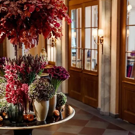 Grand Les Trois Rois Hotel