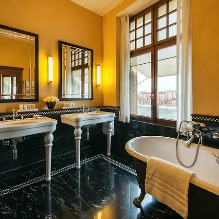 Grand Les Trois Rois Hotel