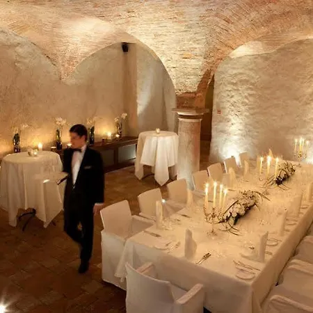 Szálloda Grand Les Trois Rois 5*